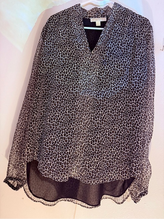 Michael Kors Tops - Michael Kors Black(can’t see in photo)
GOLD THREADS, Leopard Print V-Neck top